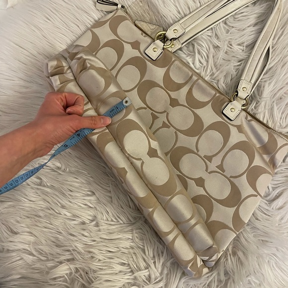 Coach | Poppy | Khaki Signature Tote - Picture 8 of 16